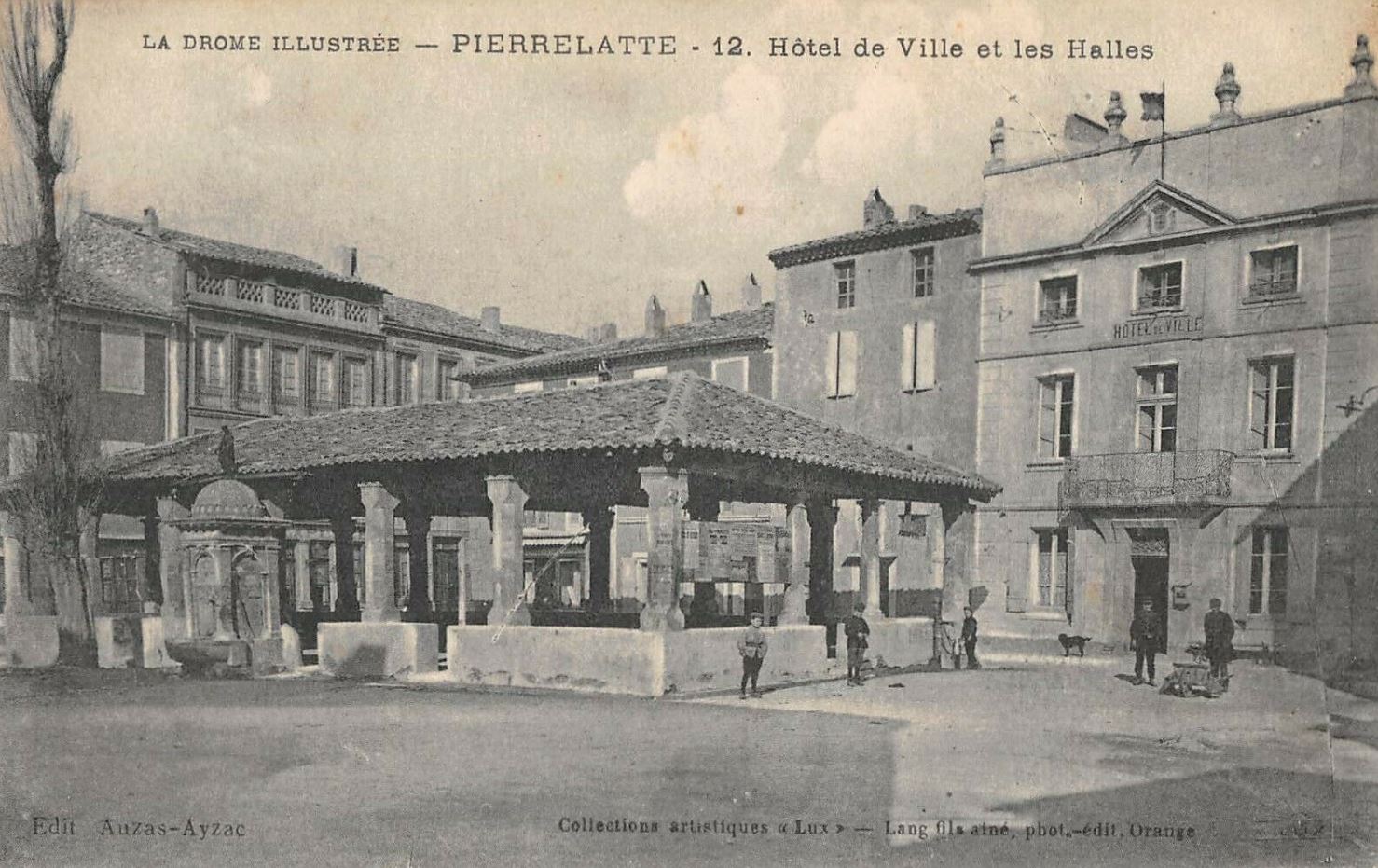Anciennes halles et ancienne mairie de la place Xavier Taillade